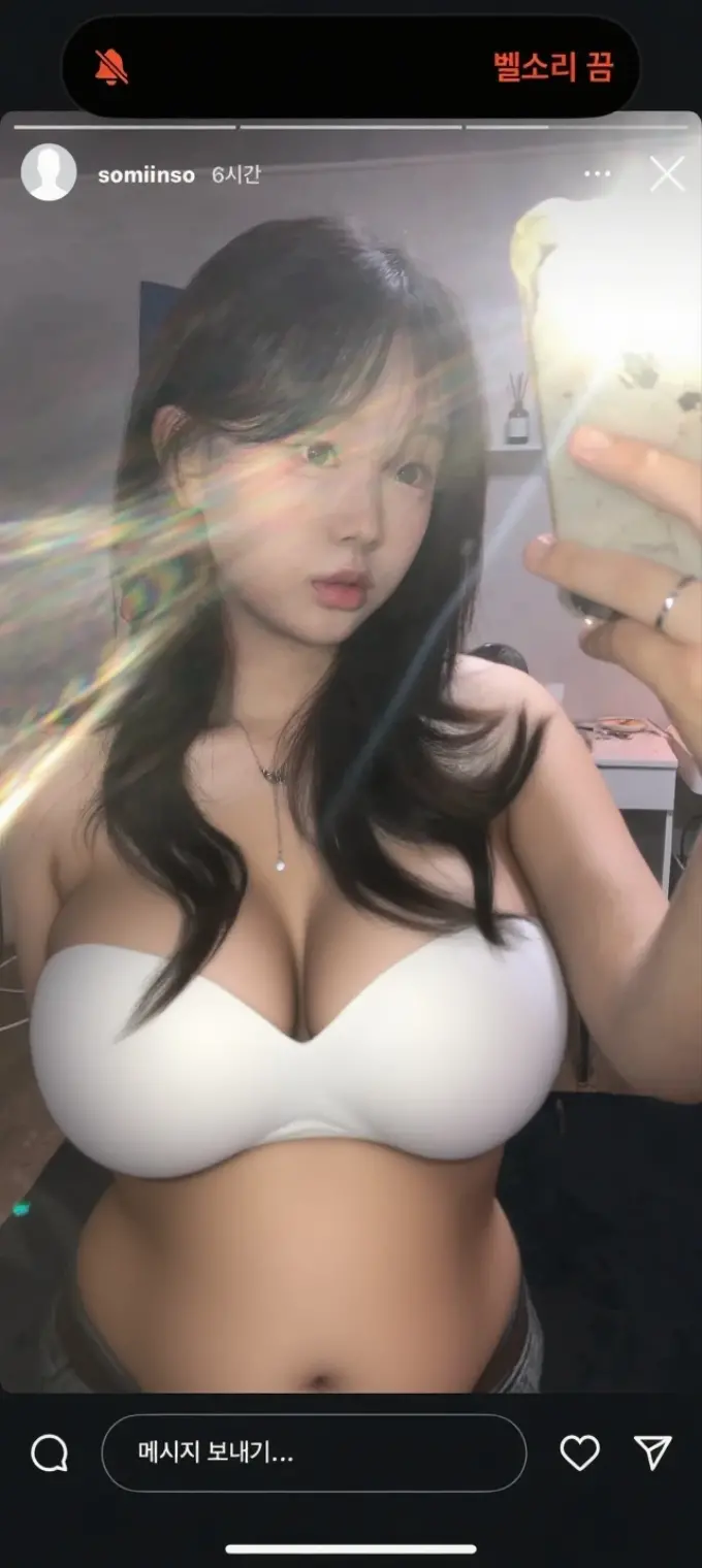 (front,Upper Body),masterpiece,Fine details,(8K),((Huge breasts:1.5)),((Small bikini:1.3)),(Showing belly),(Real skin texture),Slim body