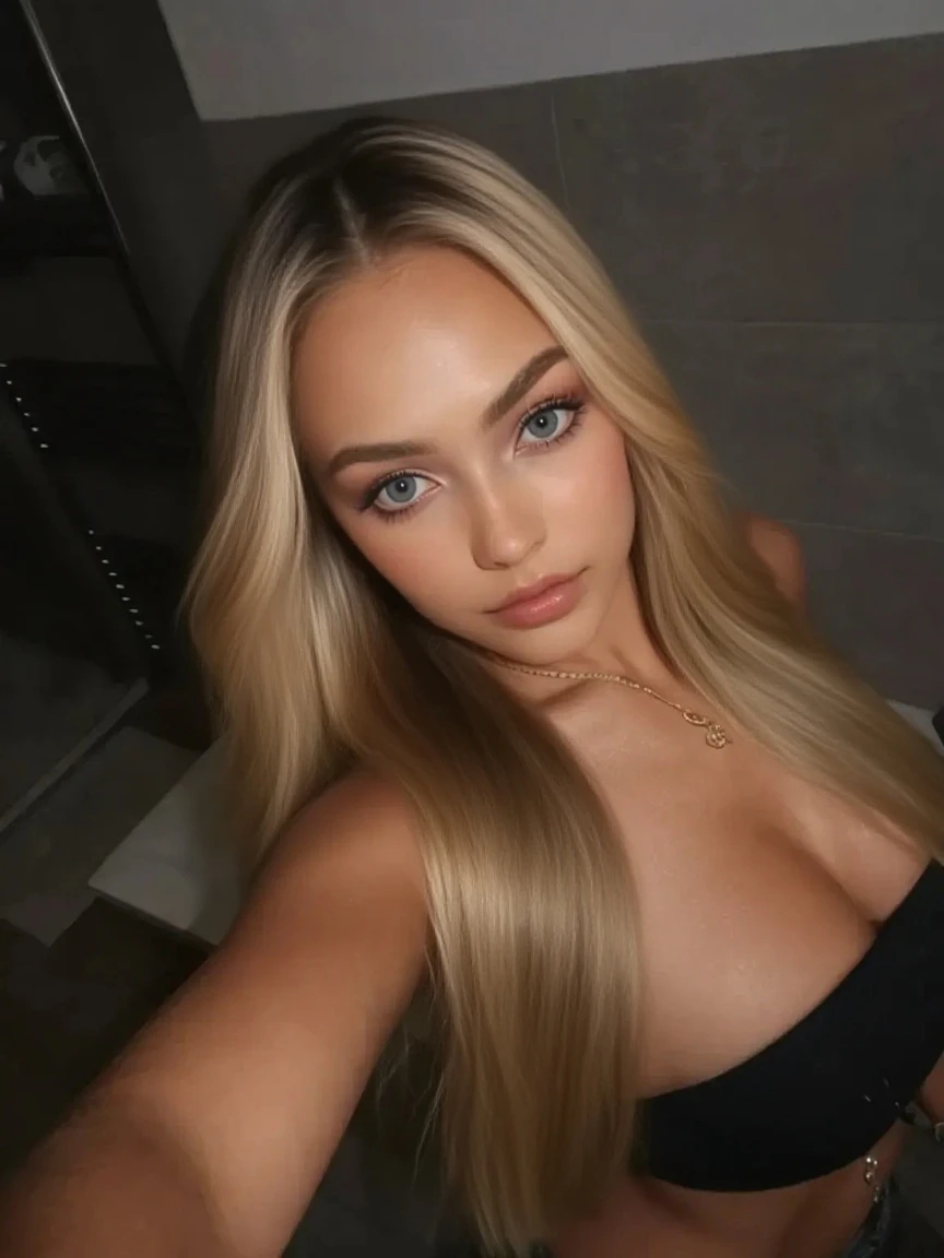 Mujer rubia con pechos grandes posando para una selfie con un sujetador gris, Yelena Belova, Dasha Taran, anna nikonova aka newmilky, Angelina Stroganova, modelo de instagram, Anastasia Ovchinnikova, novia rusa, una hermosa rubia, Victoria Gavrilenko, 18 years, cara perfecta ), Adelante, diosa rubia