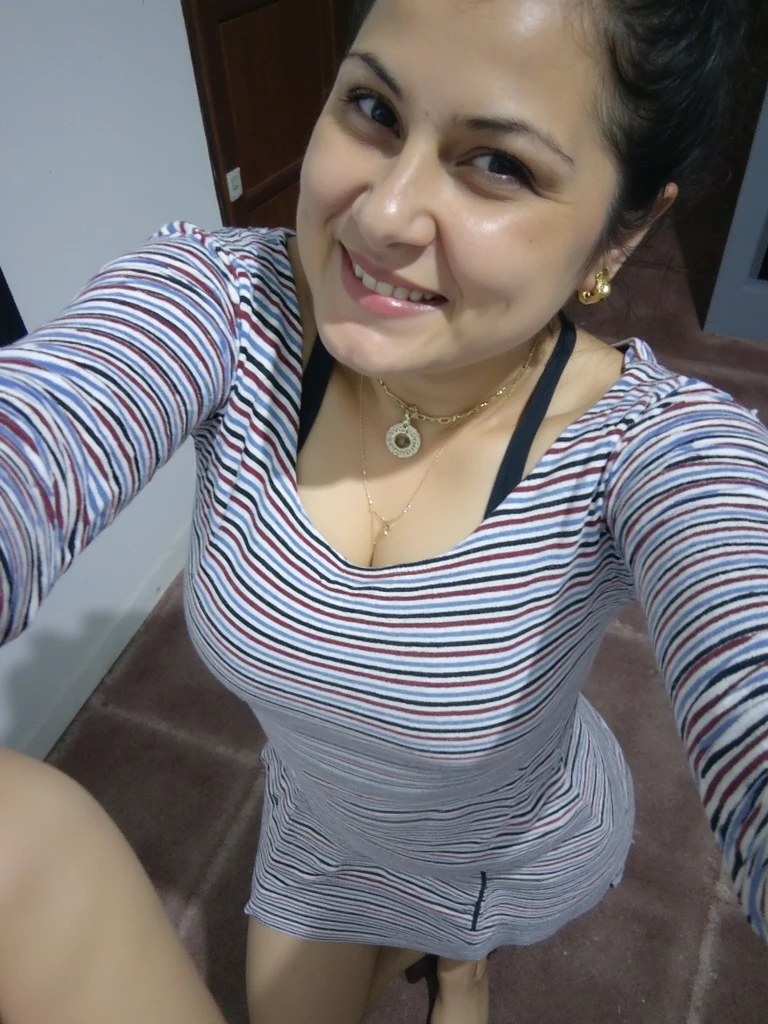 Busty Women, Big and Huge Breast Melons with Nipples, with Big Breast Melons Nipples, F -Cup ,Oily Skin Oily Gaint , , Hot and sexy , Real Face , Sexy Dress , sleeveless blouse, trasnperent Bra , Half Naked ,With full Body Oily Natural Skin, Ultra HD , Real, Pictures