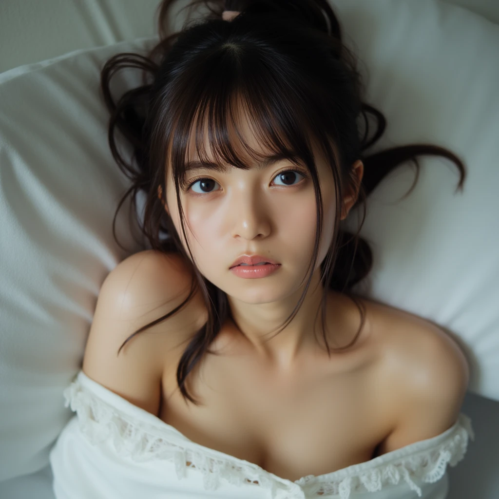 ((highest quality, masterpiece :1.3)), Photorealistic、Ultra-high resolution、Natural skin texture、Hyperrealism、Reflection from the waist up、Beautiful Japanese girl in her early teens、One girl、Rope bondage、Lying in bed、Frightened expression、Tears flowing