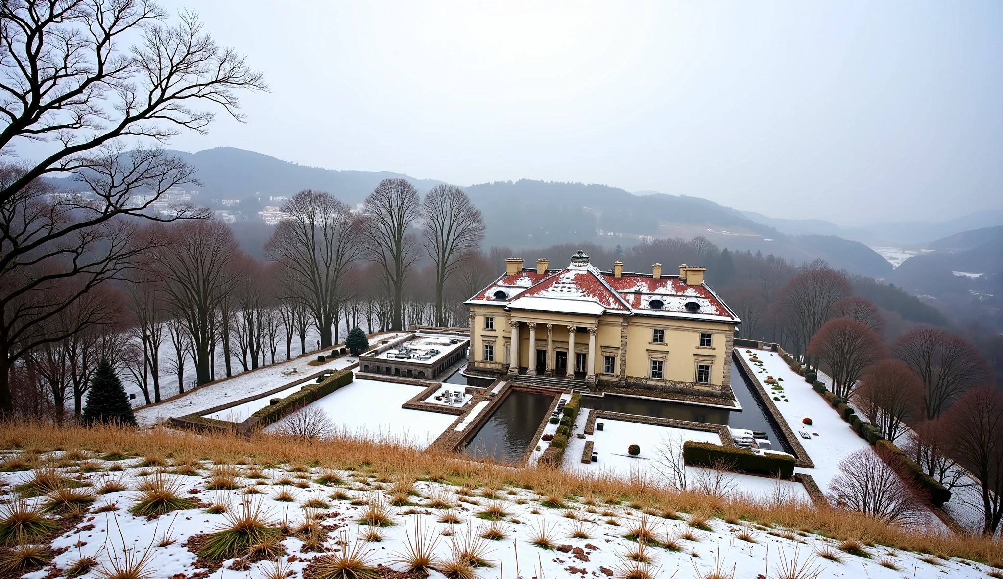 English mansion from 1800 photographed from the top of a hill, dia com nevoas, high resolution image, It's daytime, the mansion is very rich with classical architecture from 1800 it is on a lower plane than the hill