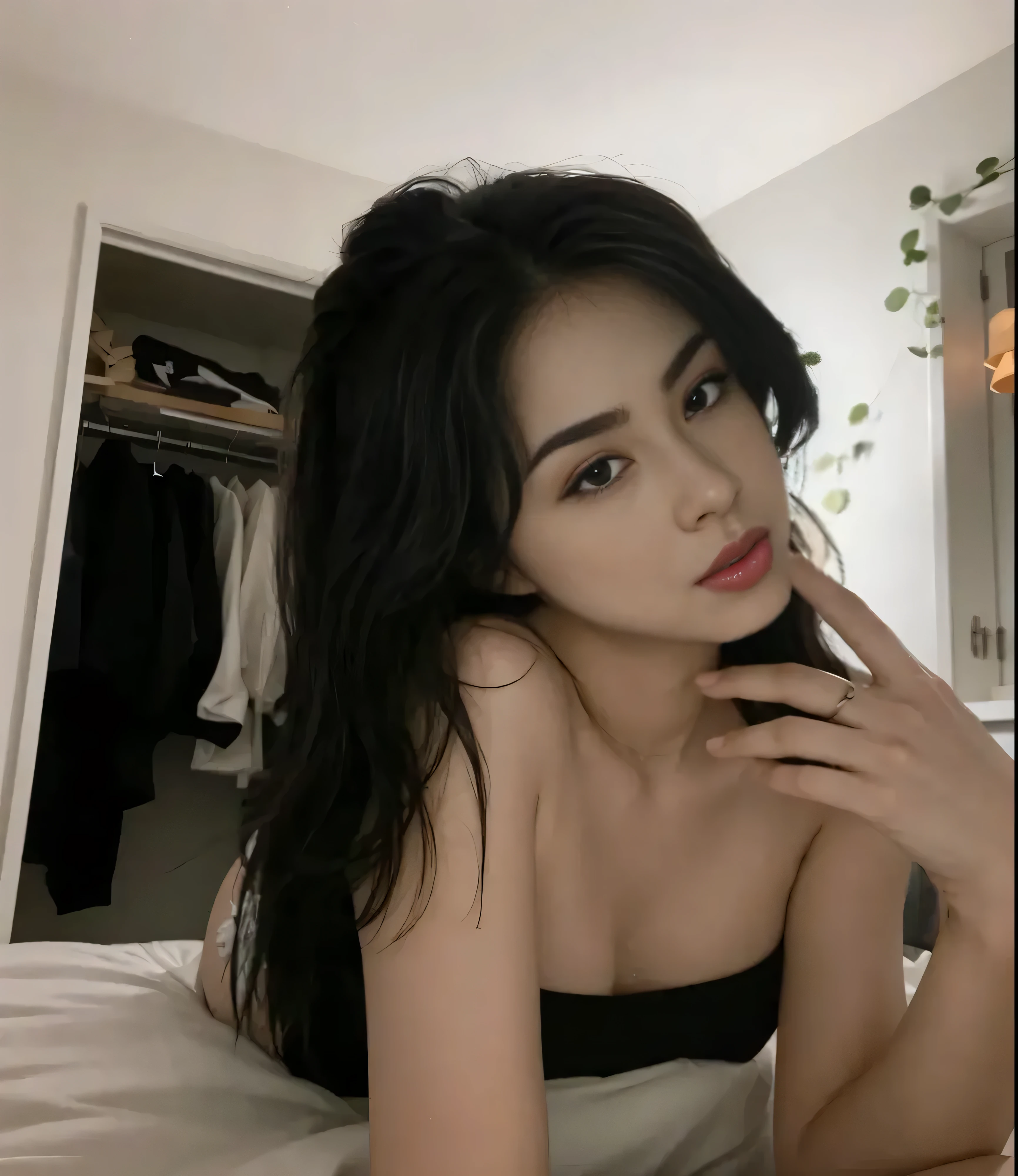 Araffed woman lying on a bed with a black bra, sexy look at the camera, cabelos pretos e olhos grandes, 18 anos, jennie Kim, 8k, asian, Dove Cameron, nariz fino, corpo e rosto bonitos e detalhados, lindo rosto delicado, Cara Sexy, pale goth beauty, 2 Modelo feminina de 4 anos, com cabelos longos e olhos penetrantes, sexy gaze, pale-skinned persian girl, 🤤 retrato da menina