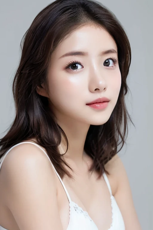A woman in a white top and brown hair posing for a photo.., Sun Yunjoo, Lee Ji-eun, Lee Ji - Eun, Korean symmetrical face, Hermosa mujer surcoreana, Parque Ji-min, Jaeyeon Nam, Heonhwa Choe, Taejune Kim, Jinyoung Shin, hwang se - on, Hermosa joven coreana, portrait of female Korean idol, ojos azules, ojos hermosos, piel radiante, rostro hermoso, ojos claros, blue eyes, green eyes