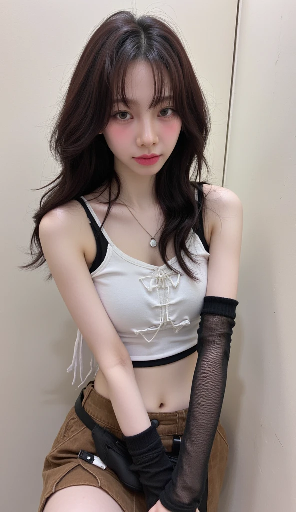 Un primer plano de una mujer con una falda corta y top, vistiendo un top corto sexy, 15-year-old girl, 12 years, foto de chica delgada, imagen filtrada, usando un lindo top, vistiendo top corto, she is about 1 6 years old, croptop, 2 15 year old female model
