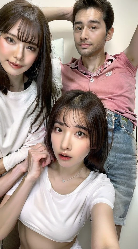 ((top-quality、​masterpiece:1.3))、foco nítido:1.2、(realisitic、Photorealsitic:1.37)、perfect beautiful female、Highly detailed facial and skin texture、Detailed eyes and double eyelids、ssmile、short cut hair、Petite bust、Small necklace、sleeveless shirts、Strong sunshine、Beach terrace、iced coffee、Summer sea and sky、
