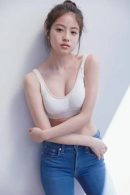 Sculpting sexy poses, (masterpiece:1.3), (8k, Realistic, RAW Photos, highest quality:1.4), (1 girl), Beautiful Face, Realistic face, (Detailed face), Beautiful Hairstyles, (Thin Hair), Realistic eyes, (Fine Eyes), Beautiful details, Realistic skin, (Fine skin), Beautiful Skin, charm, Ultra-high resolution, Surreal, Very detailed, (Flat Chest:0.5), The Beauty of Japan, (Slim figure), kind, Brown Hair, Cute young Japanese girl, Cute young Japanese girl, (Simple blue background), Flat Chest :1.2, Accentuate your cleavage, Stagnation, Wide Shot, (ankle shot), Wearing a large T-shirt without a bra, Girlish, Protruding nipples, pubic hair