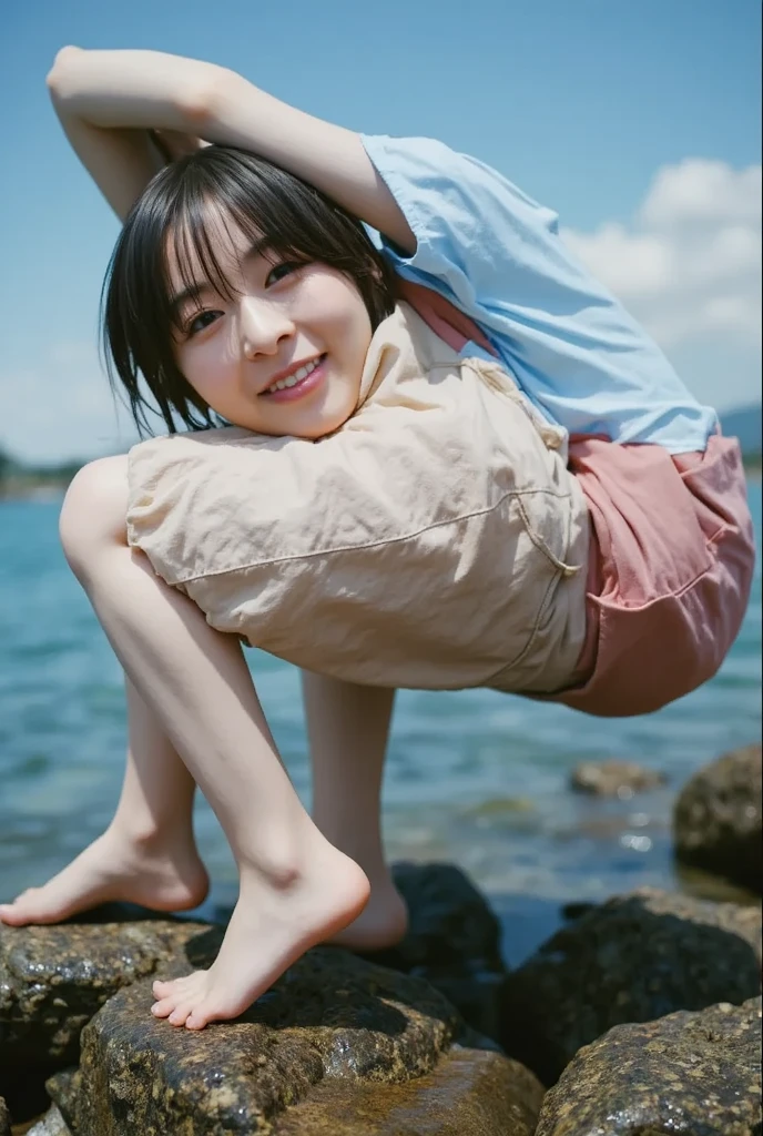 There are two women playing in the mud, queen of the sea mu yanling, cute korean actress, Li Zixin, shaxi, Lu Ji, Li Bingbing, Chinese girl, jaeyeon nam, dilraba dilmurat, Fan Bingbing, xintong chen, lee ji eun, Lee Ji-eun, female actress from korea