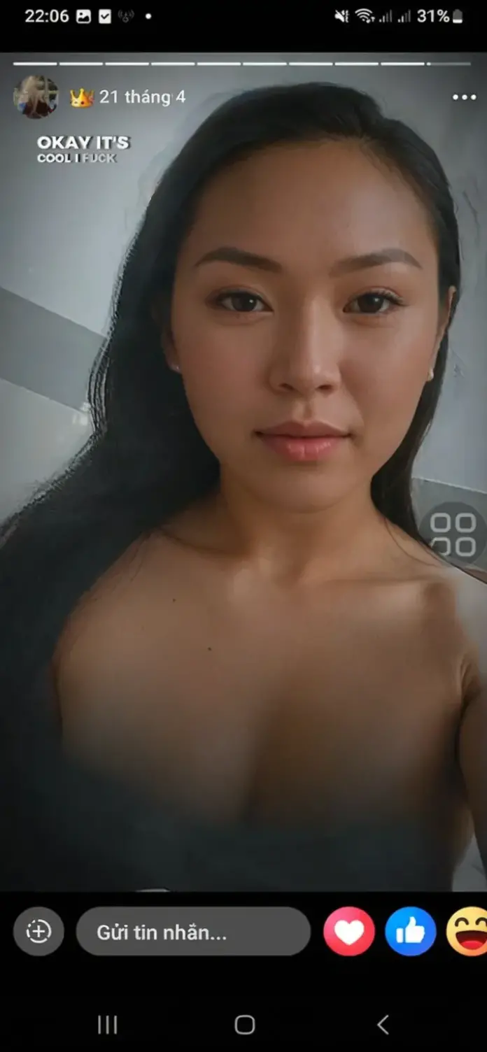 ((melhor qualidade)), ((obra de arte)), (detalhado) selfie , rosto perfeito, A beautiful , 15 year old Asian , , cabelo longo , At the moment she is in the room ?????, At the moment she has her back 