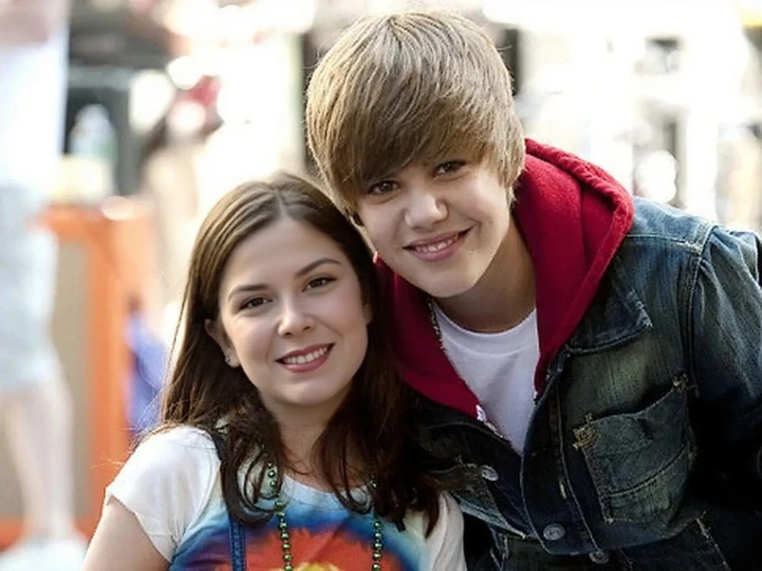 Justin Bieber couldn’t control himself hugging Selena Gomez after their close encounter in Paris