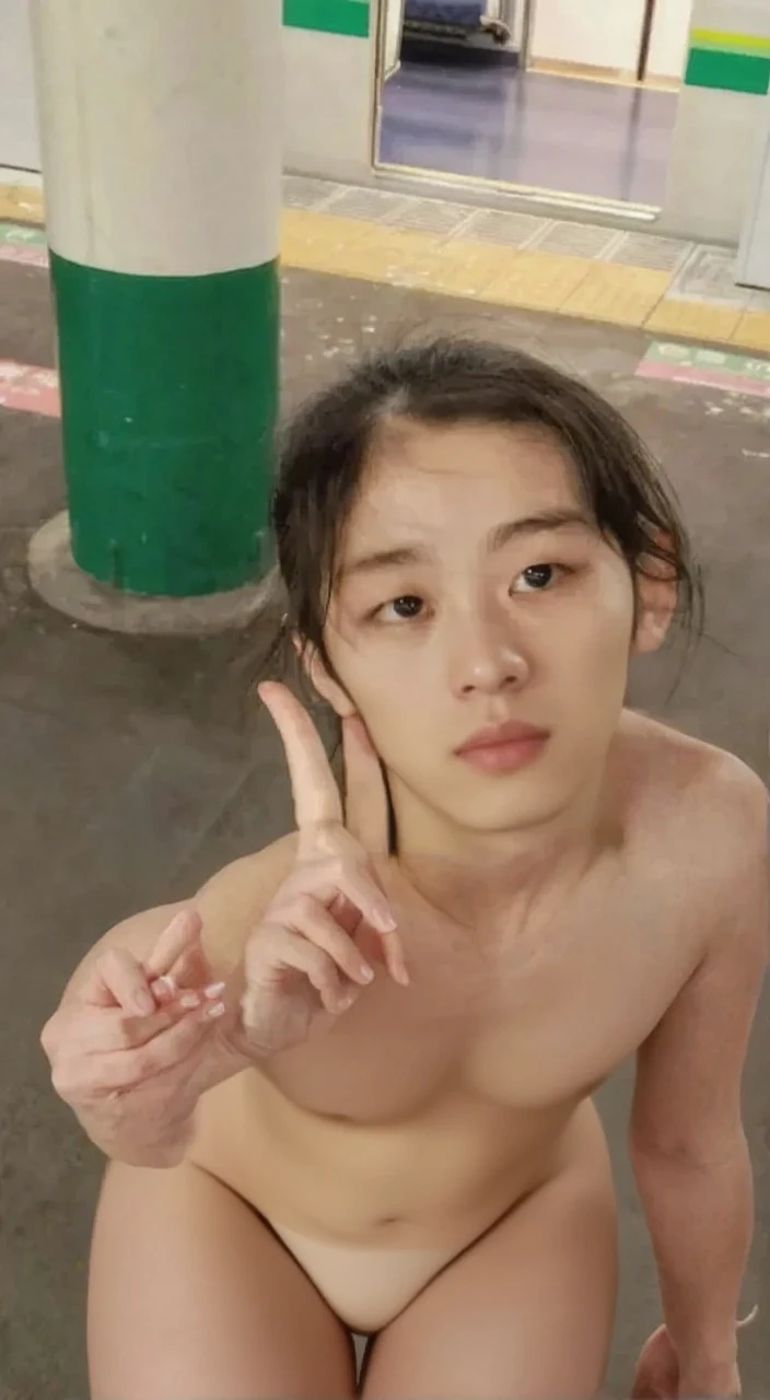 (8k,RAW Photos,Highest quality,masterpiece:1.8),(Realistic),(One girl),(Completely naked,nude:1.8),small breast,(Thin arms),(Flat Chest:1.8),(Embarrassed expression:1.4),(Calm face:1.6),(Front view:1.6),(mouth half open:1.6),Lots of eyelashes,Add shine to your eyelids,skeletally correct,(Glowing Skin:1.8),(Browsing Caution:1.8),(Thin pubic hair),(Pale skin:1.8),(small:1.8),(child:1.6),(10 years old:1.8),(forehead, long hair :1.8)