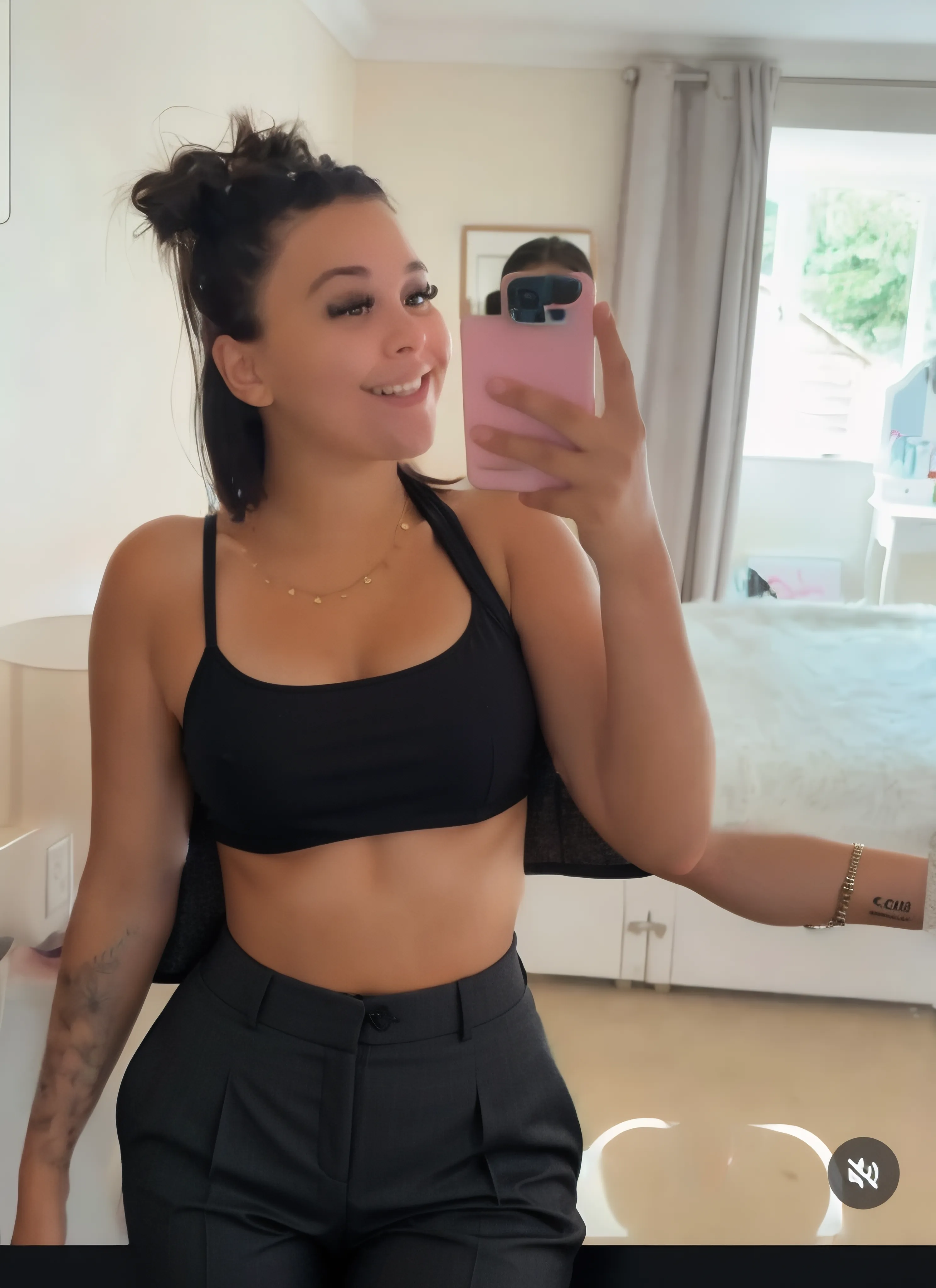 a 15 year old girl with black and long hair, small, in home, selfie, legging pants, high-waist, bra,showing everything, good lighting, real, reality, clear environment, best qualityer, whole body, Dog Collar, Dog Collar no pescoço, 