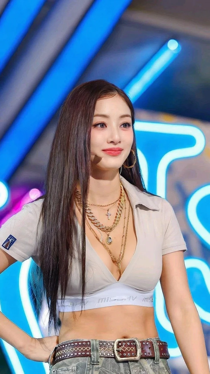 There's a woman in front of a stage with a microphone, Jaeyeon Nam, menina coreana, trending at cgstation, Heonhwa Choe, Ulzzang, Xintong Chen, com cabelos longos, jossi do blackpink, Lalisa Manobal, 19-year-old girl, Mulher sul-coreana bonita, #Oc