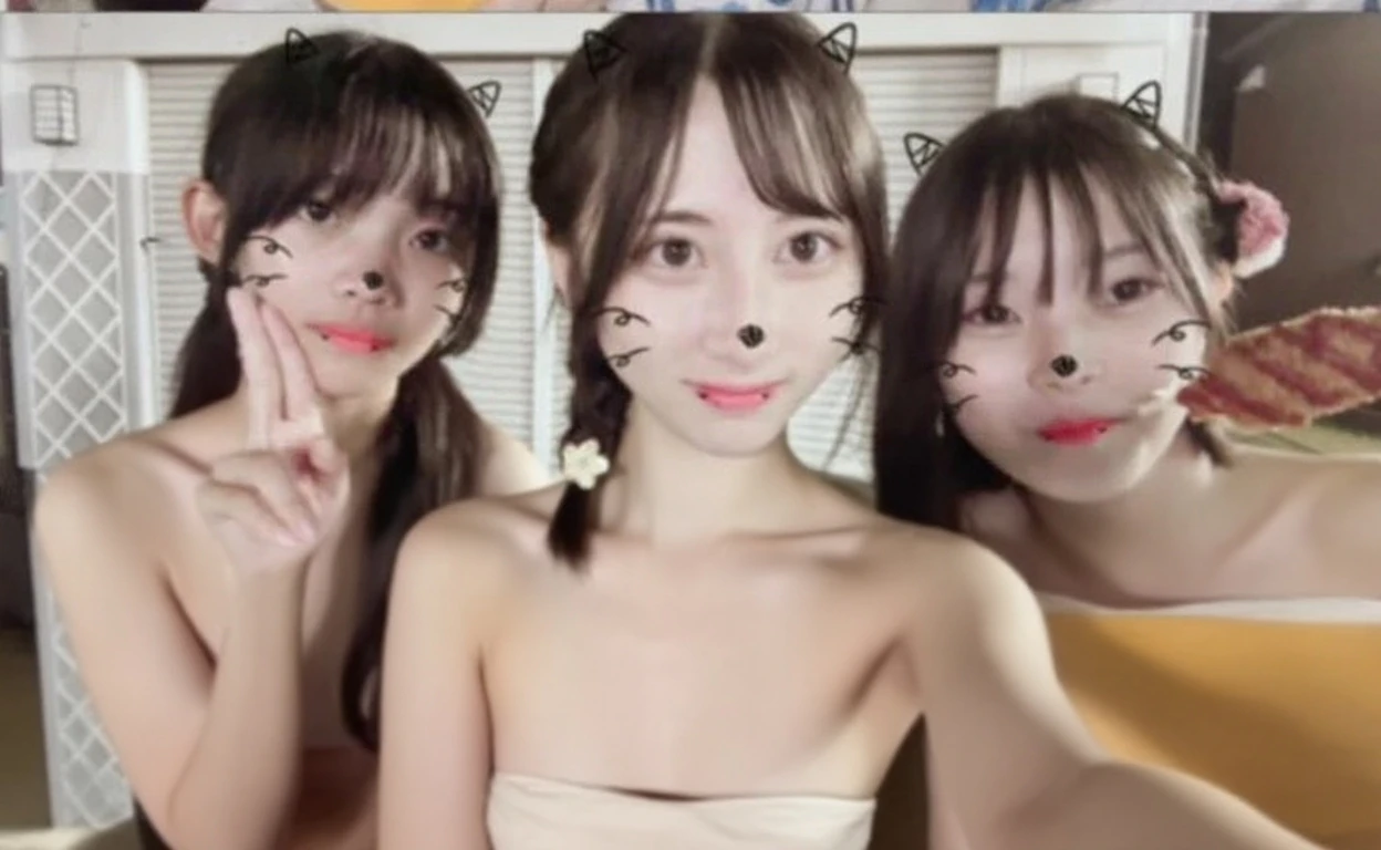 Drill Hair, curtained hair, Hair Bun, Big Hair, Medium Hair, リボンHair Bunド, Heart-shaped pupils, Raise your eyebrows, smile, Pursed lips, Surrealism, Renaissance, anime, anime style, Cinema Lighting, Depth of written boundary, God's Rays, Cast a Shadow, Fujicolor, First Person View, throw, Wide-angle, anime style, Surrealism, 超High resolution, retina, masterpiece, Accurate, Textured skin, Attention to detail, High resolution, 16K