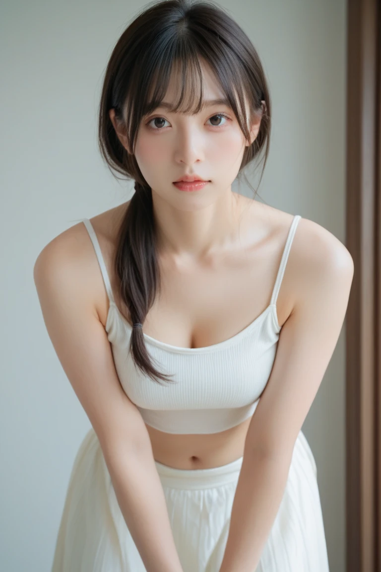 (8K)、(top-quality)、(masuter piece:1.2)、(realisitic)、(Photorealsitic:1.37)、ultra-detailliert、女の子 1 人、Chic dress、looking looking at viewer、The upper part of the body、A dark-haired、Loose clothes、((Thin natural pink areola、 Areola of natural size,:1.37))、((Light Natural Pink ))、(well-shaped lips)、Balanced and shiny mouthfeel、(pubick hair)、((Up to 2 arms:1.2))