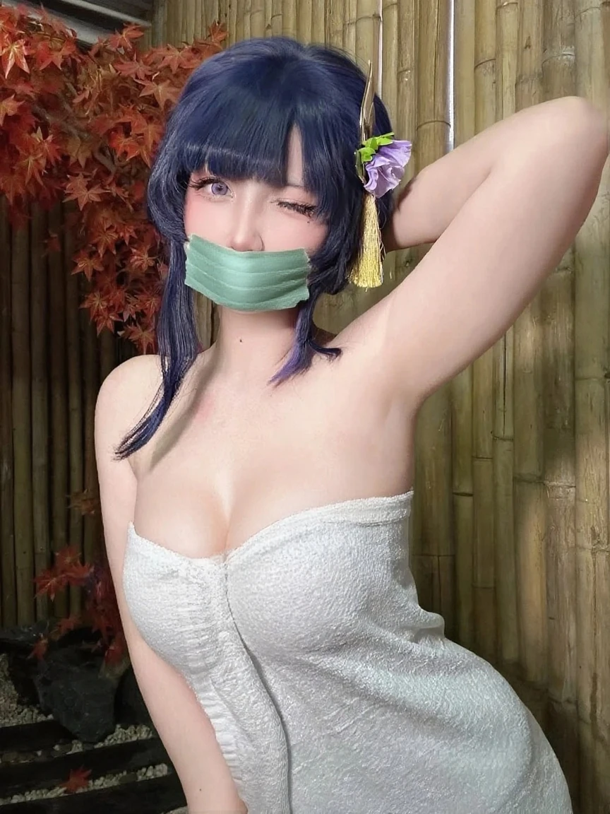 Cute one-piece dress、Chest opening、Real Beauty、Leaning forward、Face masks、Purple Hair