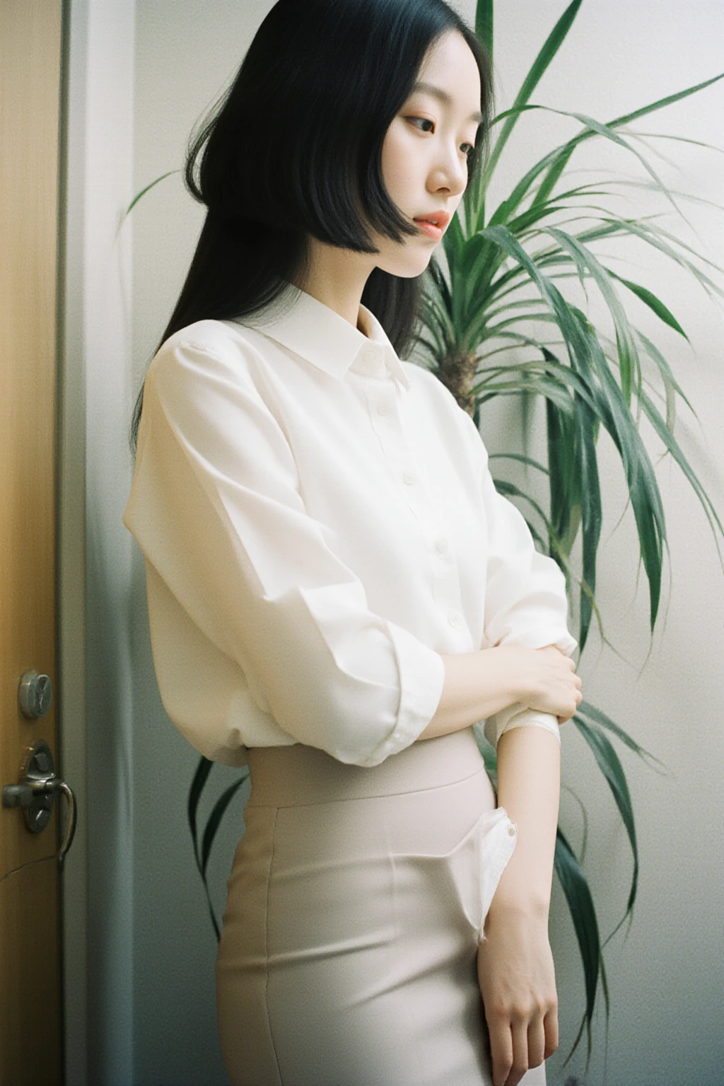 her name is Asako, high quality, 1girl, ((20-year-old fit Caucasian woman)), ((20 years old)), ((slim)), ((Korean Short Bob)), pose: standing, wearing trendsetting Generation-Z modern wear different colored, BACKGROUND: "Inside a traditional teahouse, experiencing a serene tea ceremony."