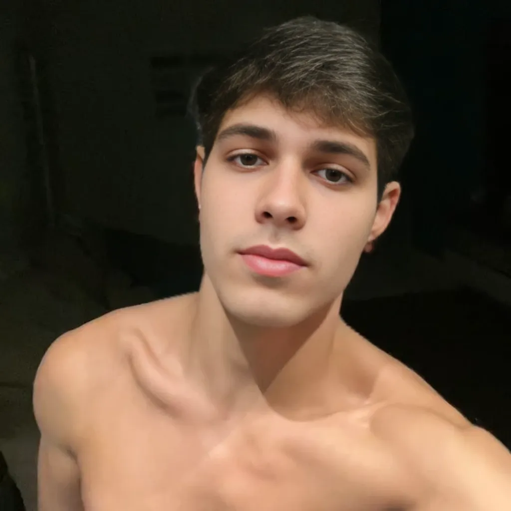 Arafed man standing in front of a door in a bathroom, caio santos, 18 anos, 2 2 anos, 2 3 anos, 21 anos, foto fit, 2 4 anos, 2 7 anos, ele tem cerca de 30 anos, ele tem cerca de 3 0 anos de idade, Twink, 1 6 anos