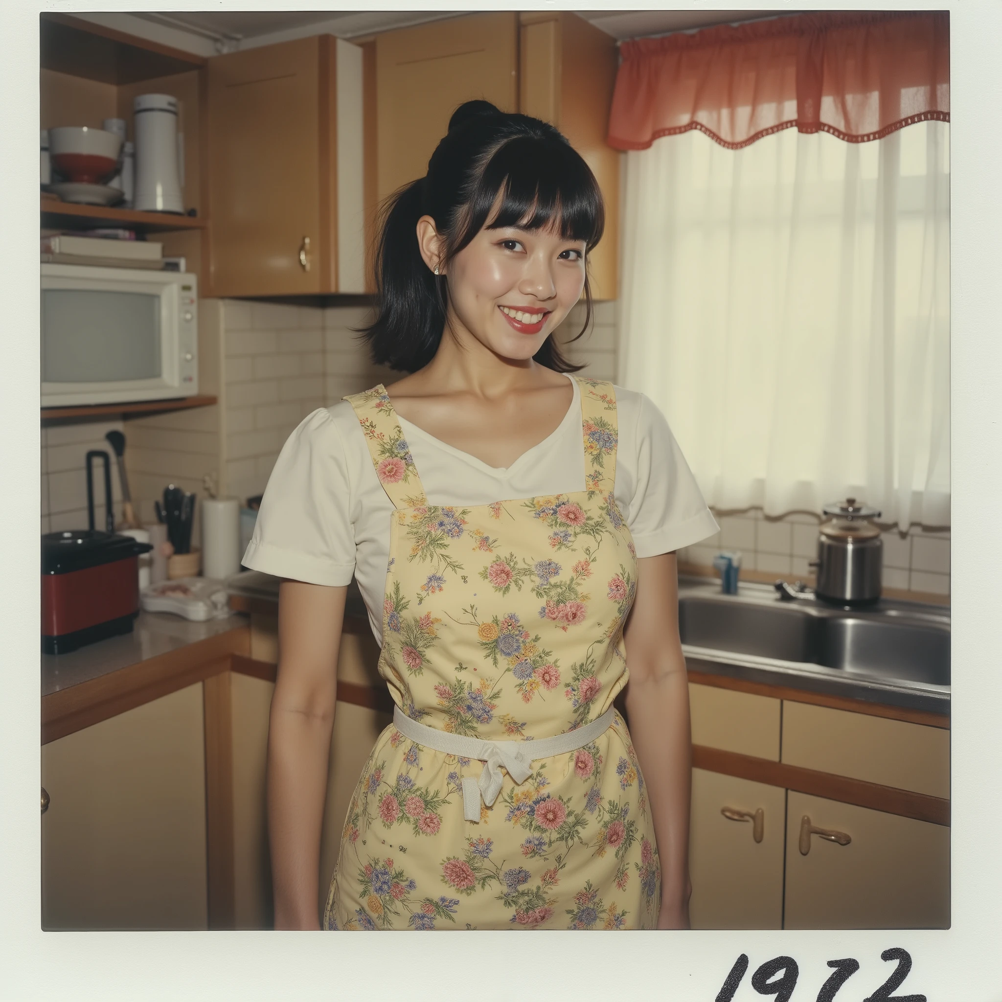 hairstyle ponytail、women are posing、model girl wearing a pillow、floral apron、30 years old、Smile Yan、skirt、、standing in a Showa Japanese kitchen、Showa Japanese appliances are placed、1970's retro interior、 calm cinematic picture 。 nostalgic atmosphere from the 1970s 。 Polaroid camera texture 。 Polaroid style photo frame on screen、1972 . 5 and the date are written on the bottom、slightly blurry photo