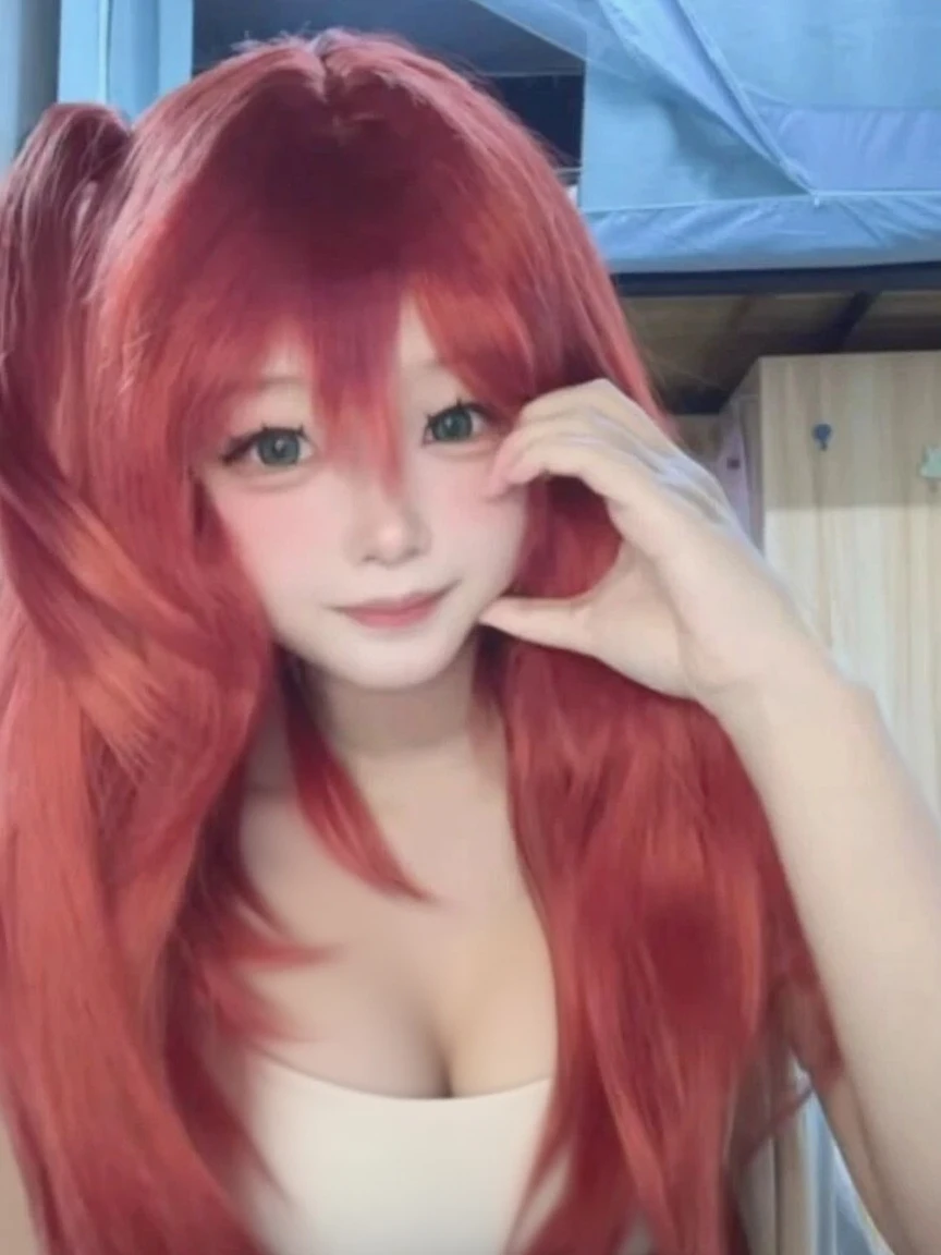 there is a woman with cabello rojo sitting at a table, peluca roja, estilo anime realista 3d, with long cabello rojo, cabello rojo brillante, with cabello rojo, pale red, estilo de arte anime realista, she has cabello rojo, realistic anime art style, color rojo, dyed red hair, anime fotorrealista, pelo largo rojo, cabello rojo, tinte de pelo