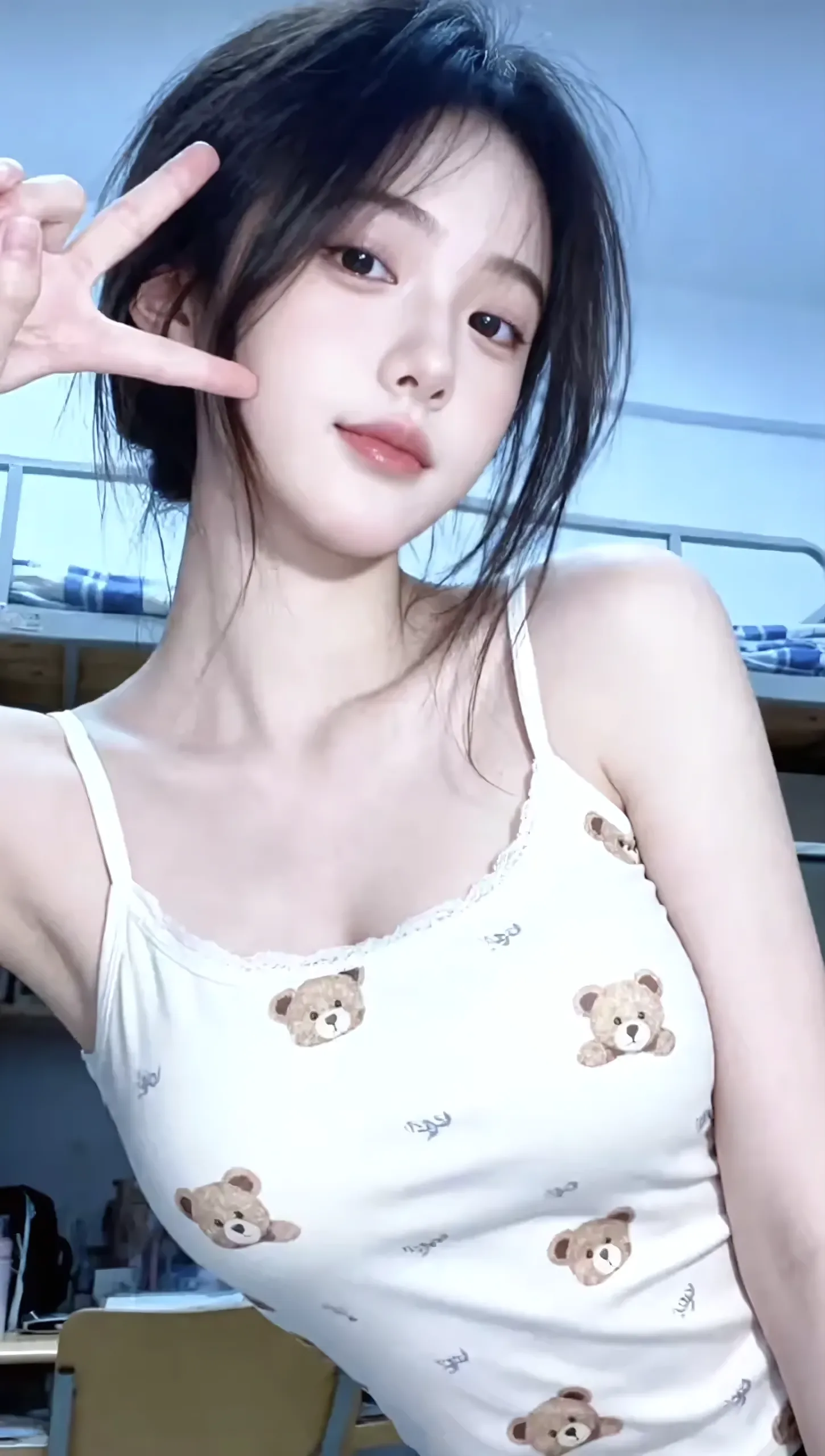 There's a woman with a butterfly tattoo on her ?????, linda mulher coreana jovem, Ulzzang, Mulher sul-coreana bonita, menina coreana, Jinyoung Canela, dilraba dilmurat, mulher coreana jovem bonita, Heonhwa Choe, fofo, pale milky white porcelain skin, Roupa aberta v peito, Sakimichan, Dom Yunjoo, ????? pequenos