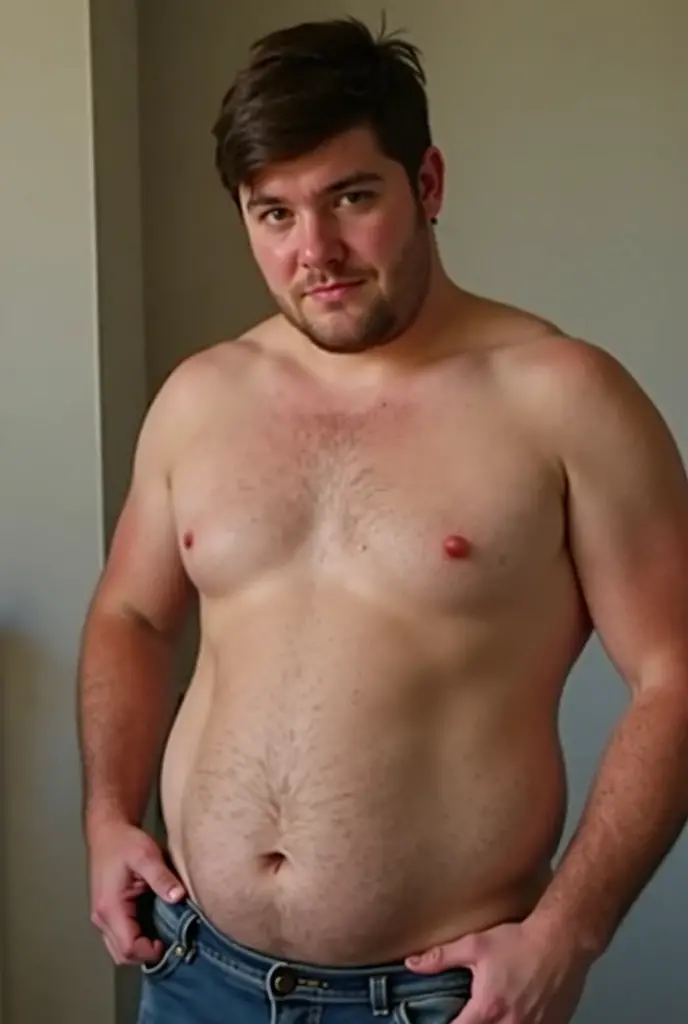 il y a une femme en chemise blanche et culotte noire, poils, very poilu, son nombril est exposé, beautiful poilu, poilu bodies, very poilu bodies, artiste portant des vêtements sales, cheveux bruns très touffus, poilu, wet poilu bodies, Les poils du torse, nombril montrant, très en sueur, ne pas porter beaucoup de vêtements, elle a les cheveux en désordre, poilu body