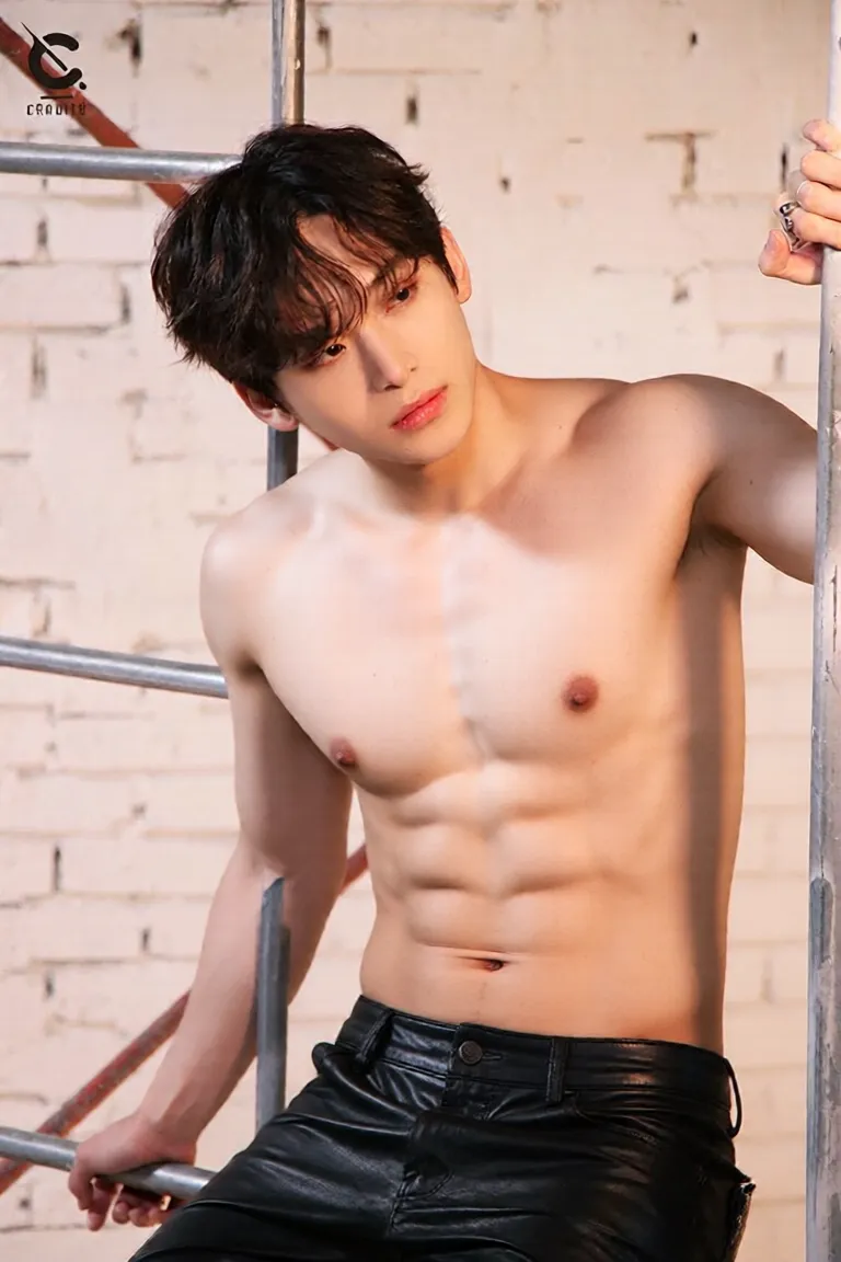 Photorealsitic, 8K full body portrait, body, a handsome, 18-year-old boy, A charming expression, detailed face details, ???????, ????, Brief ?????????, TOKYOcty, Winters, Zoom in for a close-up, hot spring in japan