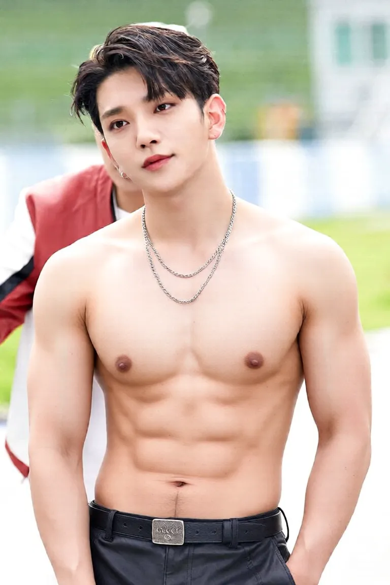 2 handsome  guy ?????, romantic , manly，super realistic, tall, ????? 20 years old young  men , strong sport body, ???? , detailed muscles, Inspired by Bian Shoumin, Inspired by Xiao Yuncong, yihao ren, yanjun cheng, jinyiwei, inspired by Huang Gongwang, xintong chen,  absurderes, A high resolution, Ultra detailed, hdr), Masterpiece, Best quality, pro studio light,  2 boys , Portrait of a 2 boy smile at each orther , hug, cuddle , look like Li Yuanbin, Kim Hyung Tae, Kim Hyung Tae, Yin Shishan, Who is Shi Yu, detailed ????? on body, Handsome boy with red eyes, manly, Detailed face, alot of ????? on face, strong sport body, shinning tanning oil skin, lean muscles, Professional photo, catching clear sun light, The Arafards went into battle shirtless, super long big blue dragon wings, ???? dragon warrior costume, Fight comfortably，legs are open, puffy ???????, Focus on your audience,18 year old boy, Handsome boy wearing nothing , [ well-defined body ]，angelicales，fantasy big blue dragon wing warrior ，holy rays，in the wonderful sea  cave background, detailed Abs，big ????? muscle，super long big fat ???? ??????????, correct ???? in good shape, ????????, super realistic detailed ????, super big juicy butts, ???? butts