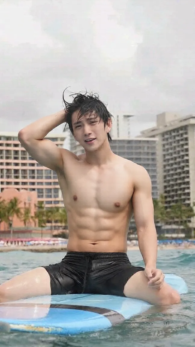 top-quality、​masterpiece、超A high resolution、(realisitic:1.4)、详细的脸、独奏、１human male、The upper part of the body、Dark hair、glistning skin、dense skin、(asian human)、architectural、(absurderes、hight resolution、ultra-detailliert)、、1 male、Adults、(20-year-old man)、a handsome、tall muscular man、broad shoulder、extra very short hair、angular jaws、thick neck、thick eyebrow、extra very short hair、A dark-haired、fine eyes and detailed face、 Highly detailed CG Unity 8K wallpapers、intricate-detail、(Style Swirl Magic:0.7)、looking at the spectator、独奏、(full body Esbian:0.6)、细致背景、A detailed face、dynamicposes、dynamic compositionig muscle、、(((( bulge))))、a handsome、 ((masutepiece:1.4, Best Quality)), ((masutepiece, Best Quality)), (photographrealistic:1.4)、(((M-shaped legs)))、, Pubic hair, ,, Abs, (( 1.2)), emphasis, (Moccoli: 1.4), (Manly  plate)), Sweating, (He is wet, Wet 1.2), , (Gonzo, View from below: 1.2), (Slipping thin , Wet and beautiful 1.4)), Blood vessels in the arm、Lakes and trees々々々々々々々々々々々々々々々々々々々々々々々々々々々々々々Beautiful sunset on background, colorful skies, surreal colors, colorful sunset, Colorful sky, Amazing reflections of the sky, Amazing skies, Dreams as an 8K atmosphere, Colorful clouds, Colors reflecting off the lake, Surreal sky, Red and blue reflections, Fire reflection, Beautiful sky, beautiful and spectacular dusk, Beautiful dream landscape、((Maybe for me))、((japanese male))、from back view、posterior view、buttock、Big 、tropical vibe、Palm trees、cocktails、cocktail glass、Hawaiian、((((On wet clothelower necklace、the flower crown、Brown-skinned、Have a tan、(uminoie)、pineapple、Fruit platter