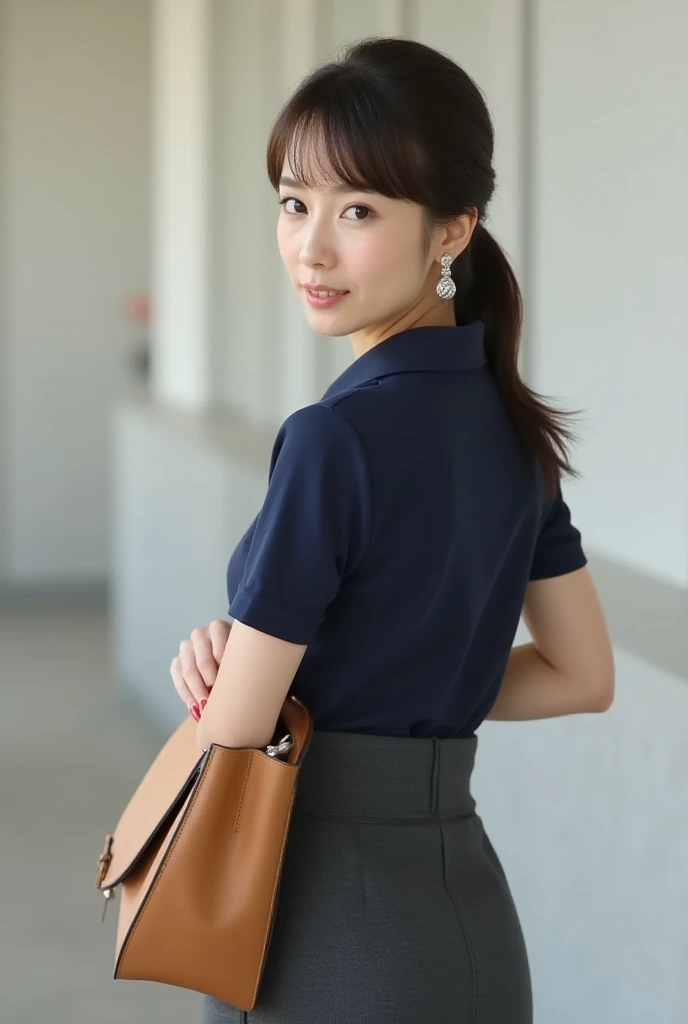 (Japanese woman looking back on Tokyo street:1.4、p-line:1.4)、(Realistic、Like a photograph、Live Action、8k, Realistic, RAW Photos, Best image quality: 1.4), Single-lens reflex camera、RAW Photos, Highest quality, Realistic, Very detailed CG Unity 8k wallpaper, Written boundary depth, Cinematic Light, Lens flare, Ray Tracing, Realistic background、(Blouses with ruffles:1.4、Tight long skirt:1.1、Mermaid Skirt、Attractive hip line、Line of )、((ultra high density skin))、 Cute Japanese Woman、((whole body:1.5))，(short hair:1.2、tie your hair with a hair clip)、I like that style、stylish、Very detailed、Pay attention to the details、Perfect outfit、(Sunburned skin)、View 