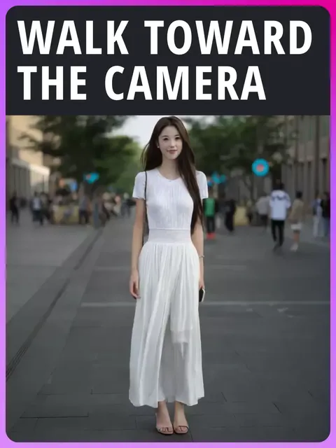 CAMMINA VERSO LA CAMERA