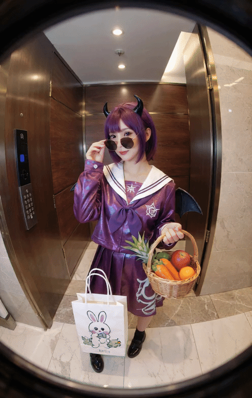 동물 캐릭터의 어안 렌즈 아래