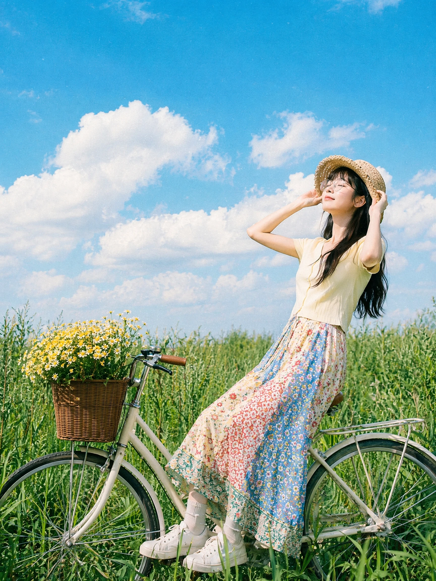 Cloud Shadows over the Green Plain｜Japanese Film-Style Outdoor Portraits
