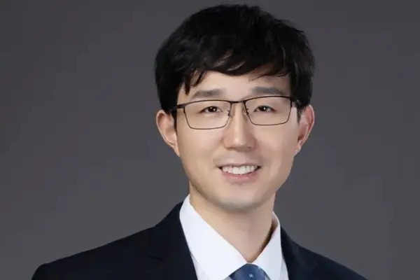 清华学霸创立的AI公司成功逆袭，与华为联手打造国产算力新方案