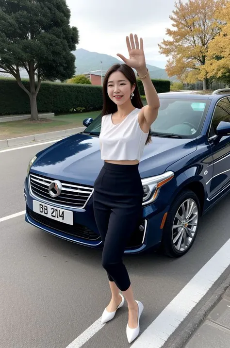 One of the most beautiful RAW photos of a Korean idol standing next to a car and She smiled naturally and waved to the camera