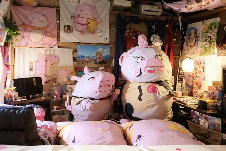 otaku_room:1.3, high res, masterpiece, ((peppa pig)), <lora:otakuroom_V1b:1>