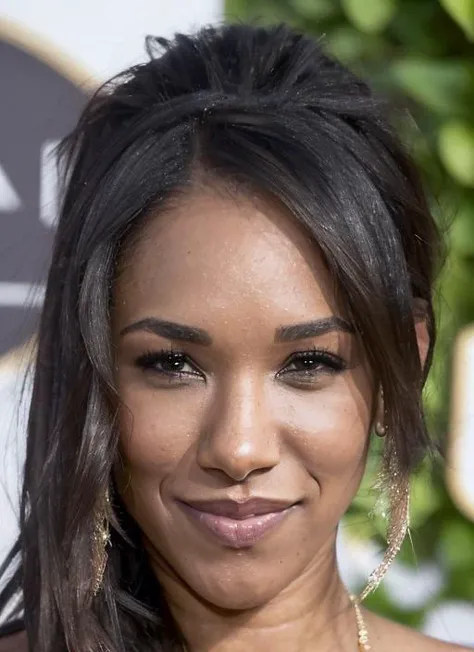 High detail RAW color Photo of gorgeous sks woman, smile, fit, toned, sexy look, high detail hair, (skin pores, skin imperfections), sharp body, highly detailed body, highly detailed face, sharp focus, 8k high definition, insanely detailed, intricate, masterpiece, highest quality, <lora:locon_candicepatton_v1_from_v1_64_32:1.25>