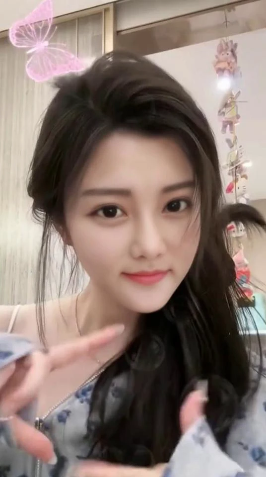 1girl,solo,long hair,necklace,black hair,striped,looking at viewer,realistic,black eyes,jewelry,striped shirt,lips,indoors,head tilt,upper body,shirt,brown hairsolo focus,upper body,(masterpiece, best quality, realistic,),(photorealistic:1.3),(natural skin texture:1.2),