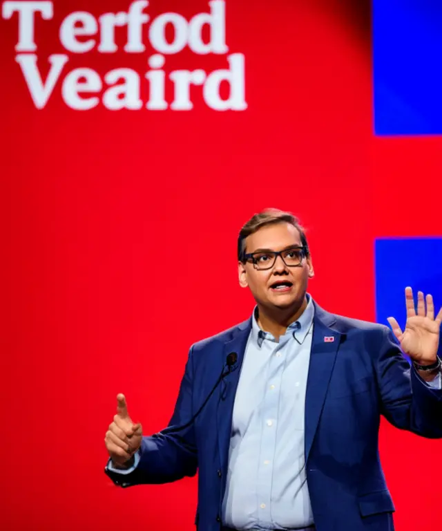 S4NTOS giving a ted talk