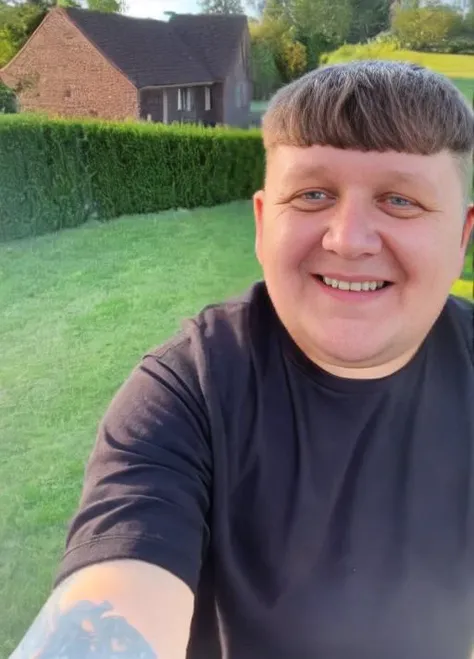 <lora:leb1ga_v1:1>, Leb1ga, selfie, man, smile face, fat face, perfect light, best quality, perfect proportions, fat man, crop haircut, opened eyes,