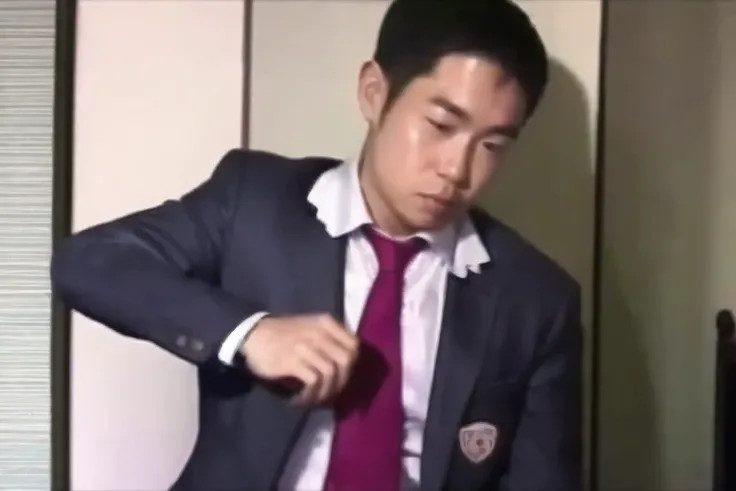 solo,1male,
wearing a suit,necktie,
in the street,tokyo,detailed background,
<lora:YajuSenpai_V10:0.85>,yaju senpai,