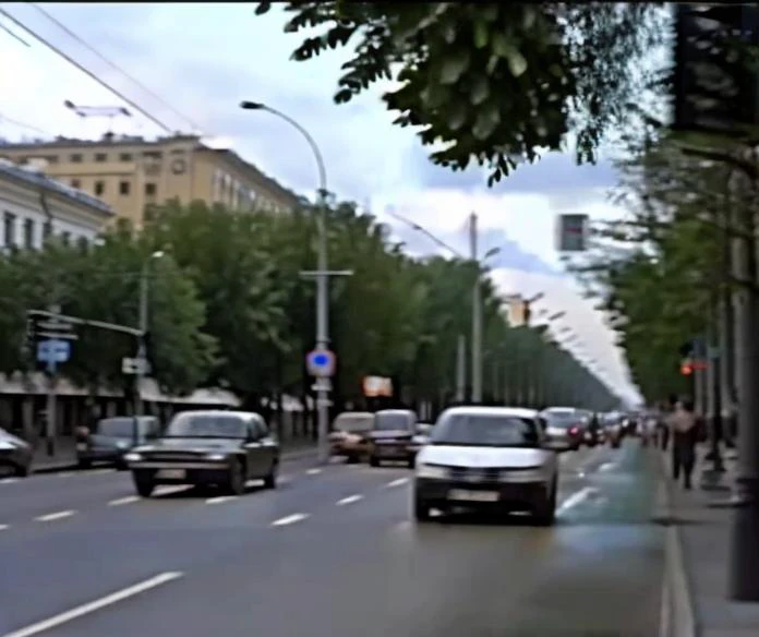 moskva_xxi, city street, teenager, vhs, summer, traffic,
<lora:moskva_xxi:1>
<lora:style_ VHS3:0.85>