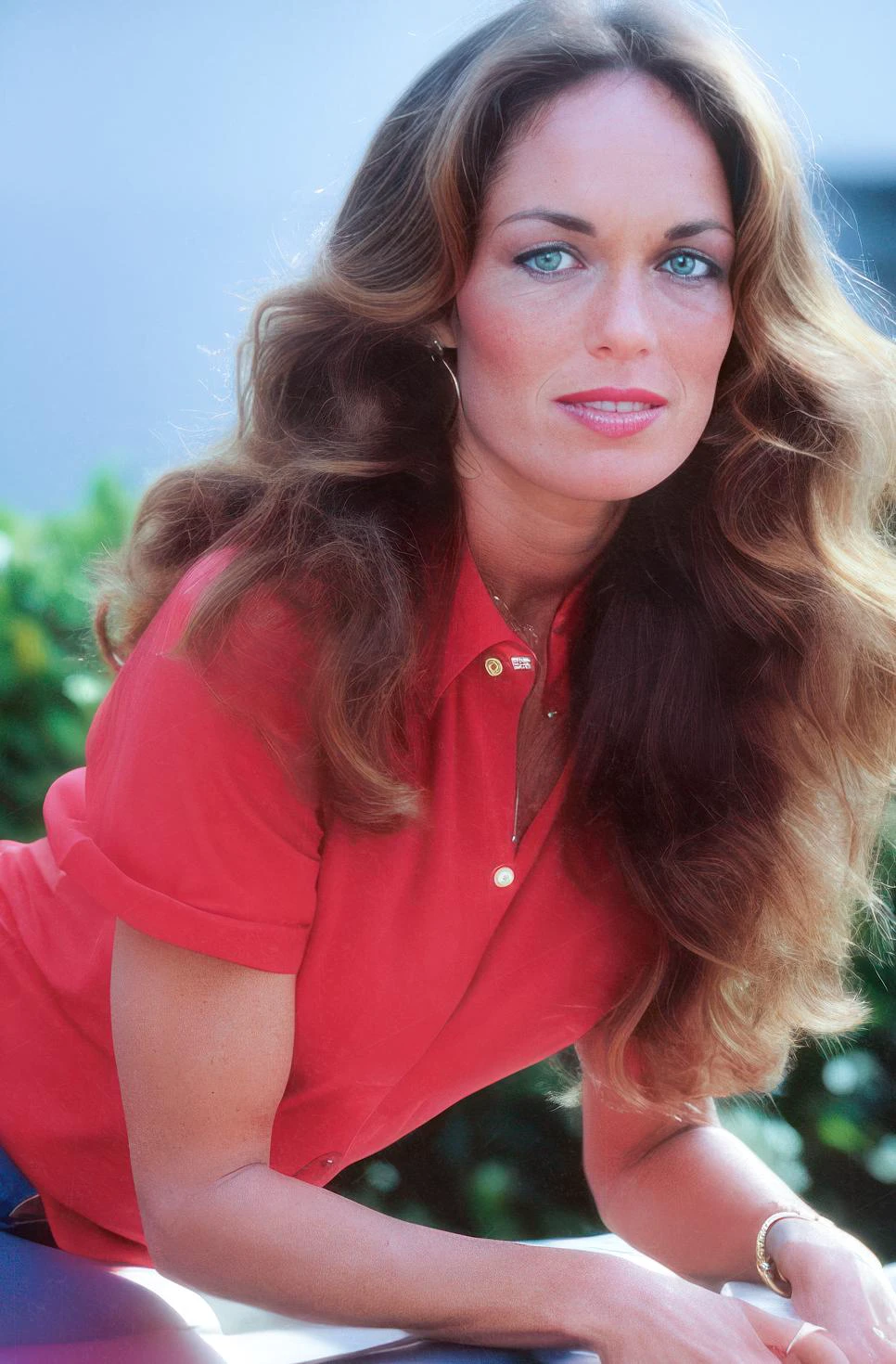 photo of catherinebach looking at viewer, professional photograph, Zeiss 50mm F8, award-winning photo, unity 8k wallpaper, ultra detailed, beautiful, aesthetic, perfect lighting