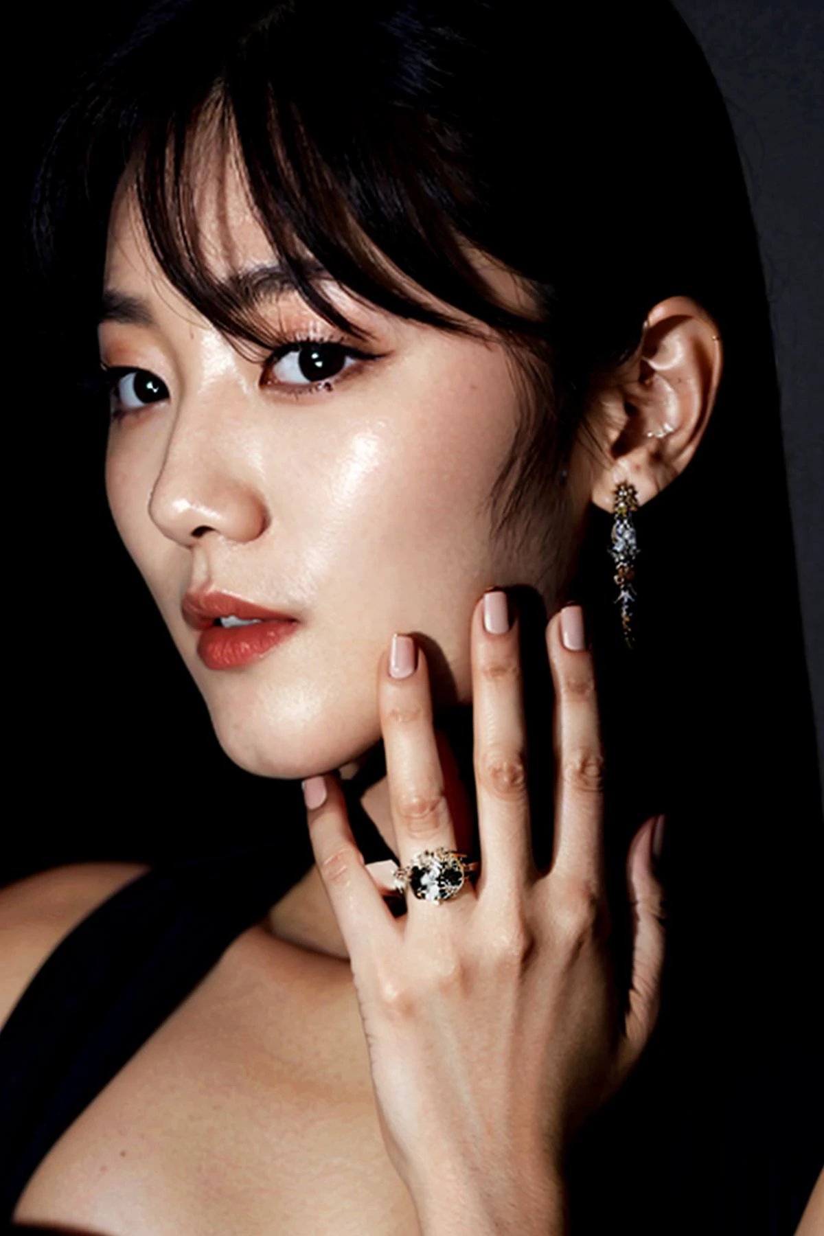 nigth,A photo of a sexy korean idol wearing a ring on her hand,Wearing a beautiful dress,face close-up ,Cleavage visible,
,detailed hand and Detailed 5 fingers and Detailed 5 finger nails,black hair,
She raised a hand to her face,
film grain,cinematic,<lyco:film grainV3:0.3>,flash photography,<lora:flash photography photoV3:0.3>
dark bedroom background