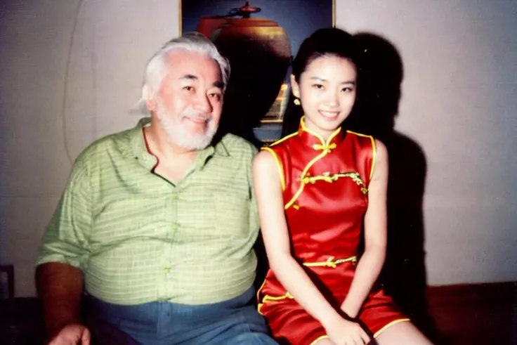night photo of (an 18-year-old sexy chinese woman named chinesebabe:1) wearing cheongsam
blurry,pornpolaroidphoto style,reddit,Blurred photo and bad photography and (bad aesthetic:1.2) and (bad quality:1.2) and (low res photo:1.4) ,r/GWCouples,asian
(asian man) sitting and woman sitting,couple ,from front,and (age difference) and old (fat man:1.2),black eyes,((woman looking at viewer and man looking at viewer)),(man white hair),grin and detailed teeth,lips,thighs,man wearing jeans and wearing shirt,
Dark bedroom background,on bde,indoors,able lamp,
<lora:man and woman_V1:0.55> <lora:chinesebabeV1:0.65>, keylight reflection on eyes,detailed iris,detailed pupil,dark lighting, shadows
<lora:pornpolaroidphoto_V2:0.6>