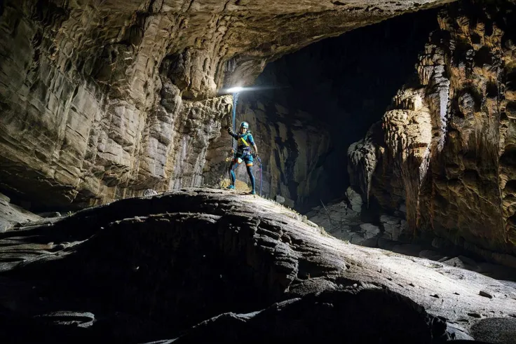 <lora:sondoong-000010:0.8>, cave, sondoong, plant, ((Helmet, Headlamp, Knee pads, Gloves, Boots, Climbing gear, Harness, )),
1girl, a stunning photo with beautiful saturation, ultra high res,(realistic:1.4)),deep shadow,(best quality, masterpiece), pale skin, dimly lit, shade, flustered, blush, highly detailed, ((upper body:0.8)), skinny, BREAK depth of field, film grain, wrinkled skin, looking at viewer, knee, warm smile,, (masterpiece,best quality:1.5)