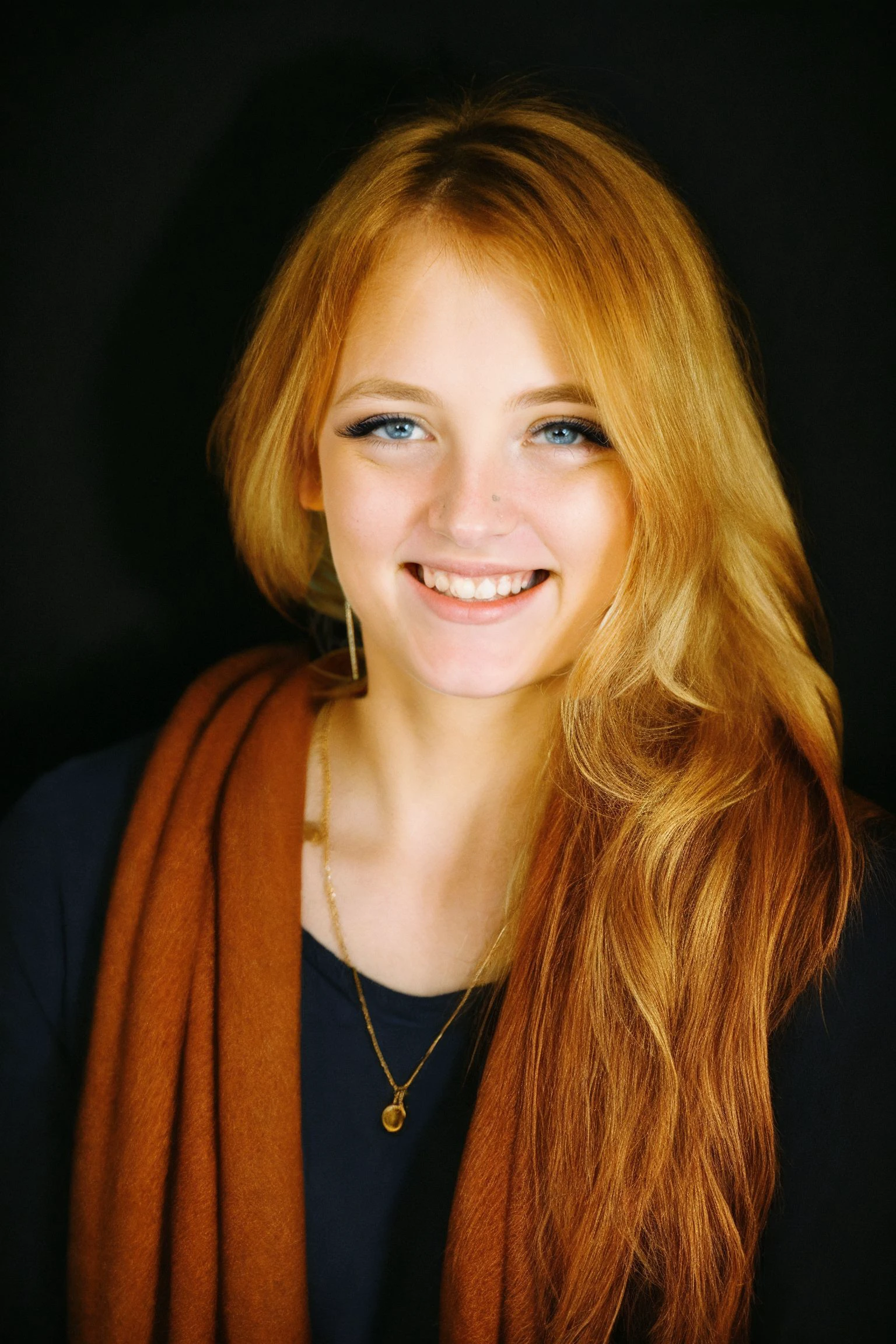 beauty photo, <lora:KateBloom_SD15_v1.0:1> photograph <lora:epiCRealismHelper:1> <lora:epiC35mm:1>
Katebloom a female in a black background