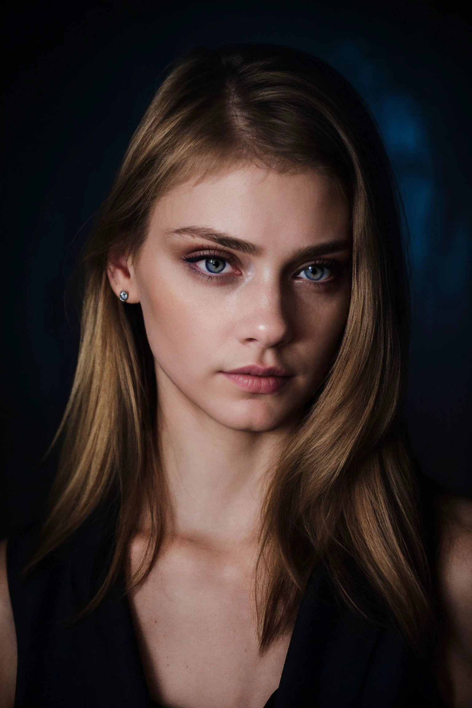 <lora:HannahHays_v1.0:1> 
a (((Realistic))) Full Portrait Photo of a realistic woman in a dark theme, simple background, vogue, focus, confident, staring, poised, focused, looking to the side, detailed blue eyes, detailed face, detailed pupils, detailed iris, detailed cheekbones, detailed lips, blonde