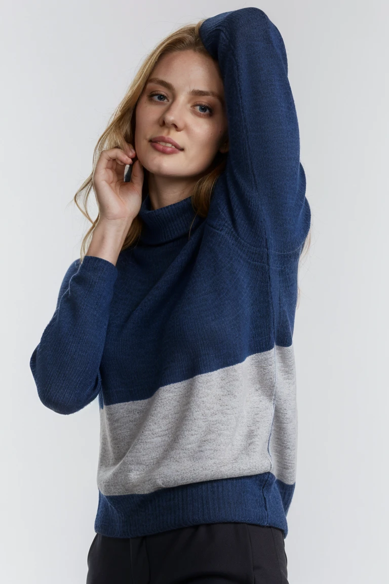 1girl, solo, face, portrait shot of a wearing blue sweater, raise up arms, simple background, female focus, photorealistic, soft colors, masterpiece, high quality, (high detailed skin:1.1)
<lora:deborah_ann_woll_lora_v01:1> daw85, blonde hair