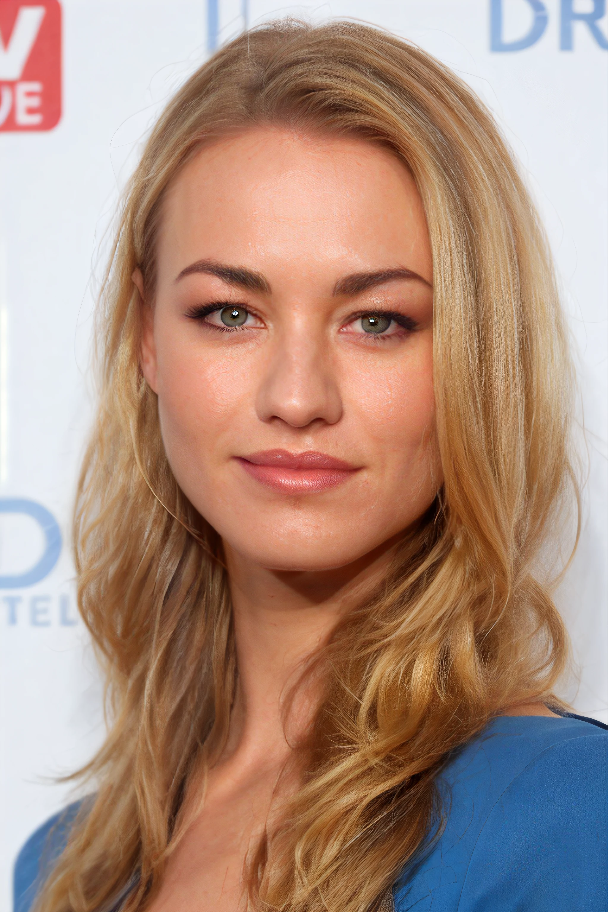 Yvonne Strahovski v1.0