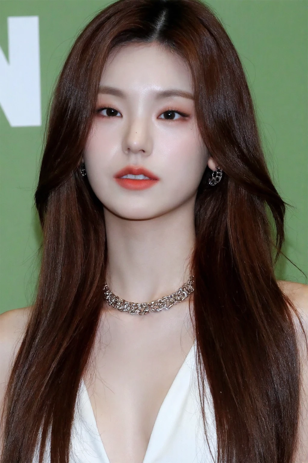 Highest quality，26 years old，woman，blunt bangs，Blonde，Super long hair，Wavy Hair，Hair is wet，With big eyes、Deep blue，Bright、Has a lively expression，Healthy and bright skin tone，Small mouth，Thick lips，(flom behind)，whole body，Big Breasts，The thighs are a little thicker，Looking at the camera，Cinema Lighting，No eye shadow needed，Wrapped in a black see-through cloth，The chest area is wide open，